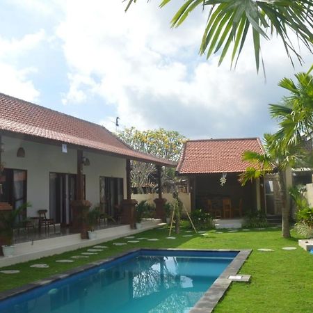 Wiryaroja Guest House Canggu Eksteriør bilde
