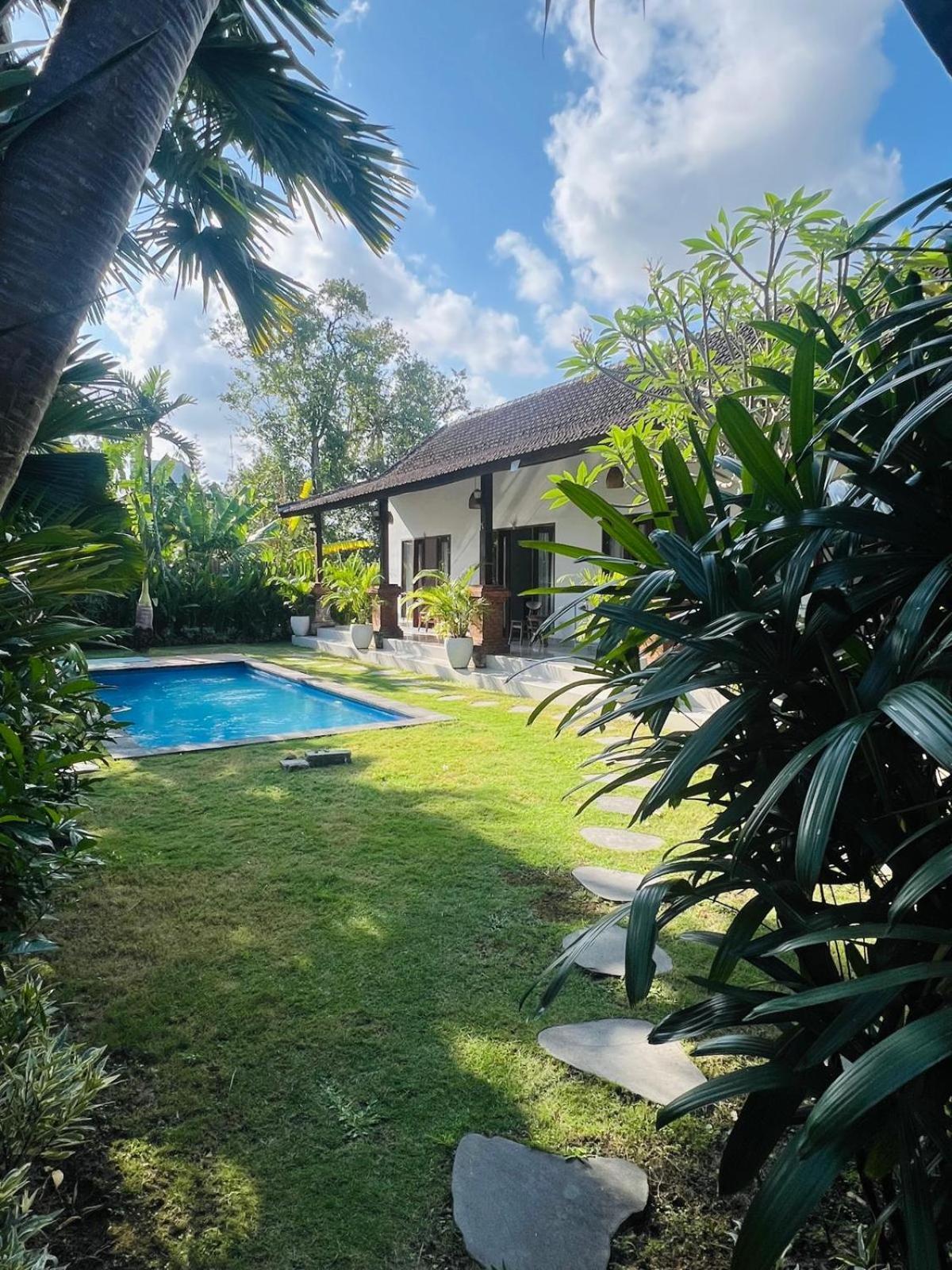 Wiryaroja Guest House Canggu Eksteriør bilde