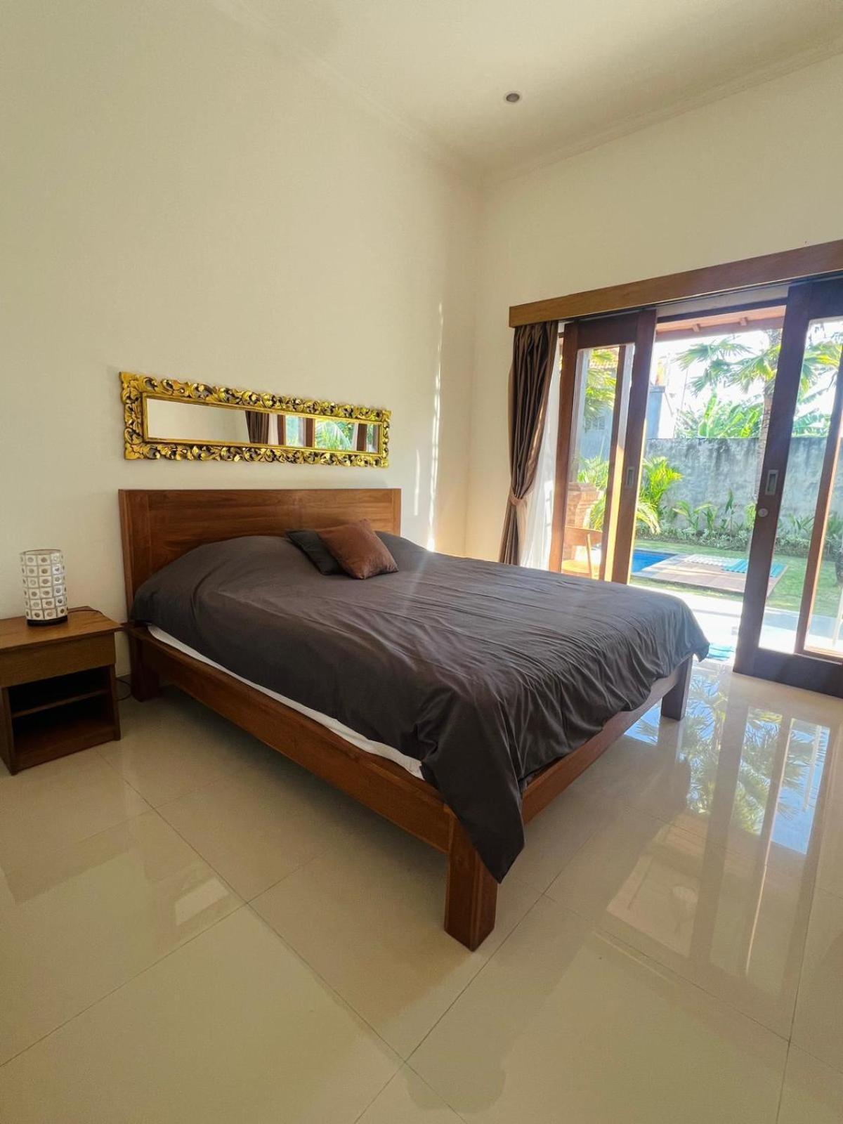 Wiryaroja Guest House Canggu Eksteriør bilde